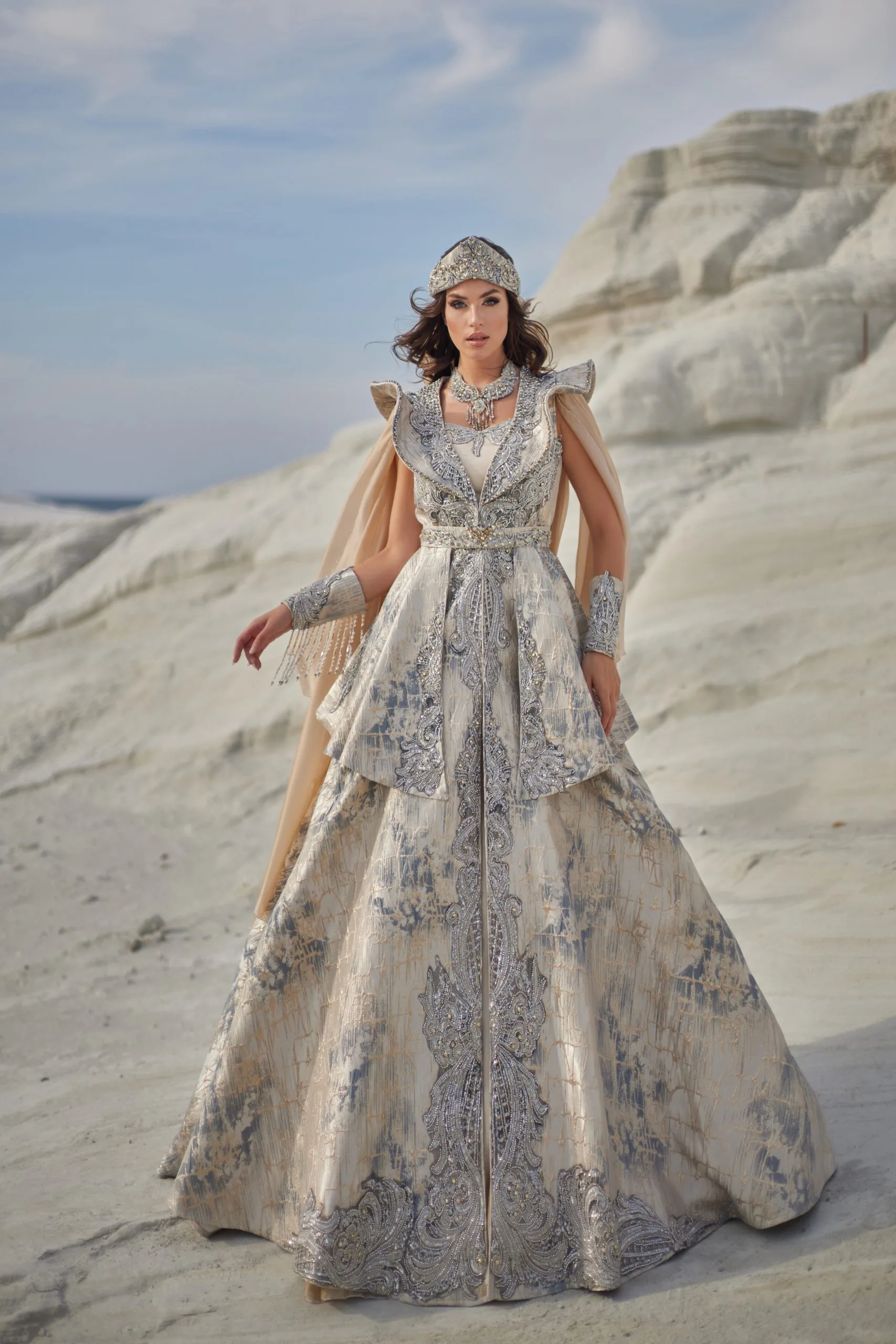 2025 SEZON TASARIM KREM BİNDALLI