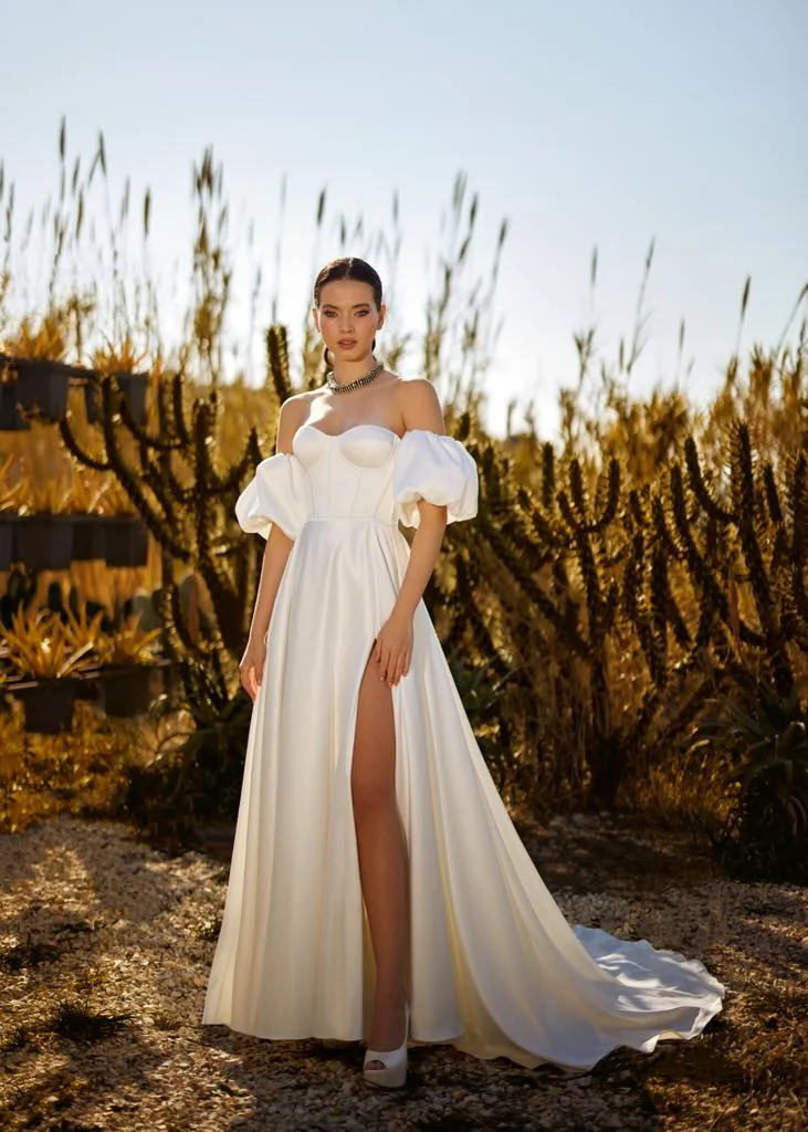 SATEN YIRTMAÇ DETAYLI GELİNLİK